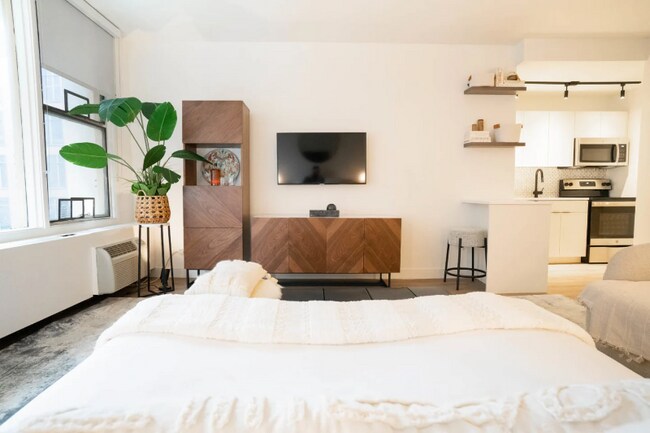 Photo - 28 E Chestnut St