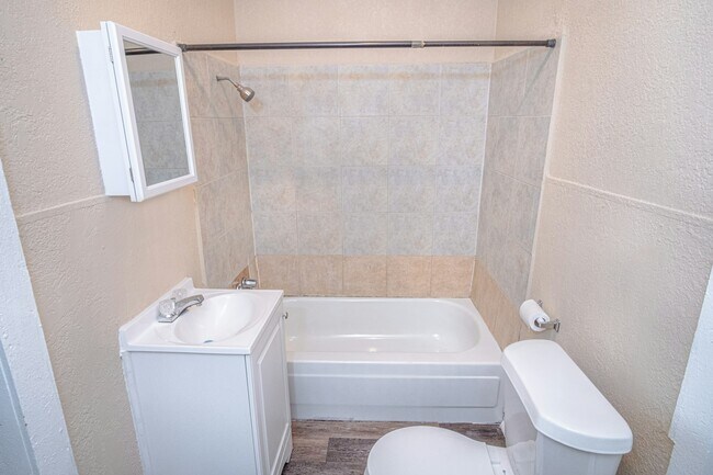 Photo - 1810 Burnet St