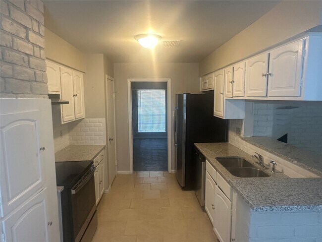 Photo - 403 Mistywood Dr