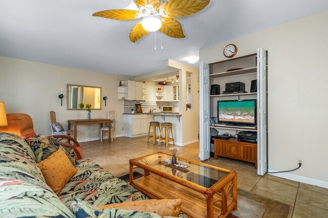 Photo - Fully Furnished 2 Bed/1.5 Bath, Maui Gardens Condo with Resort Amenities and Steps to the Beach!