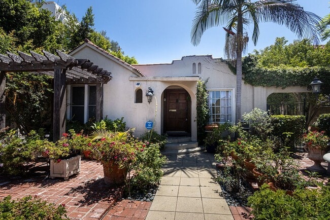 Photo - 812 June St
