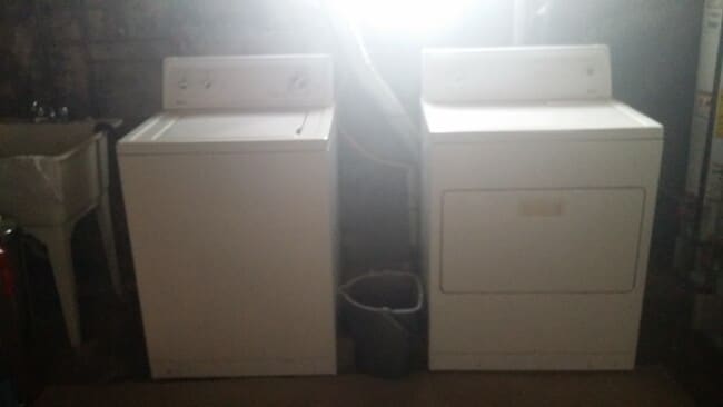 Basement Washer / Dryer - 169 Norwalk Ave Unidad Upper
