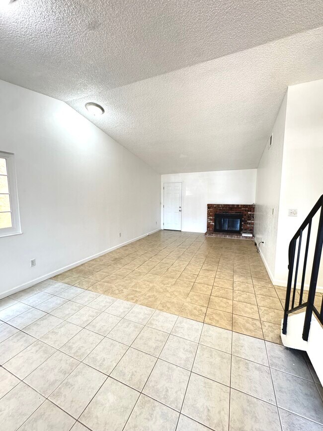 Photo - 2412 Sequoia Dr