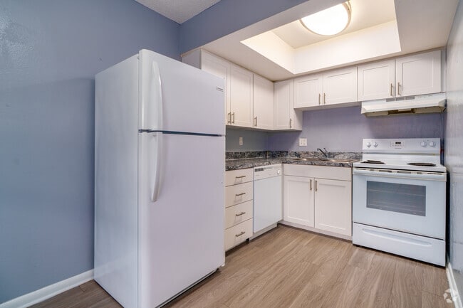 1BR, 1BA - 748SF - Kitchen