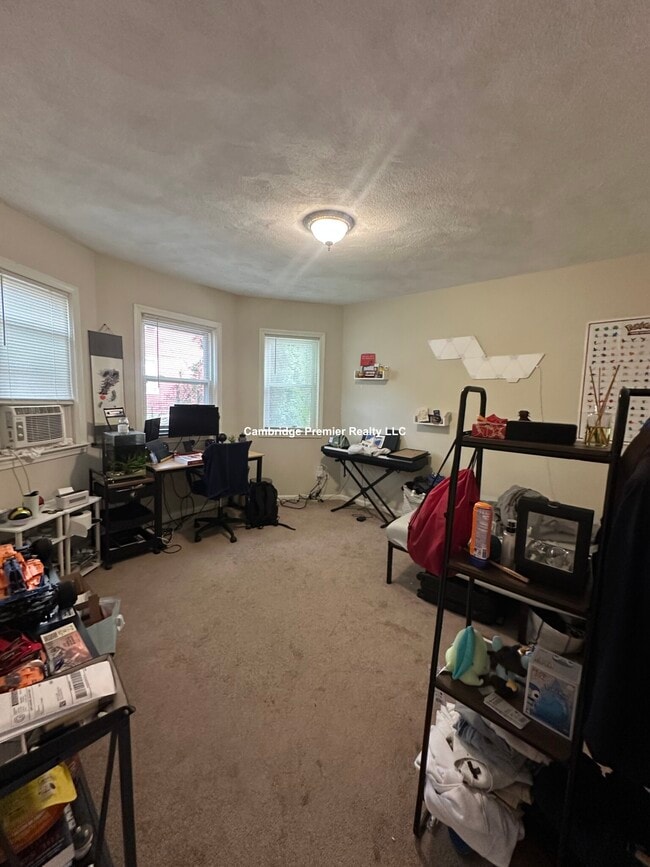 Building Photo - 14 Callender St Unit 1