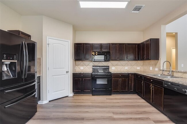 Building Photo - 604 Red Tails Dr Rental