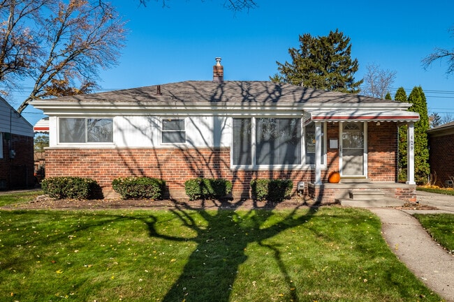 Building Photo - 429 E La Salle Ave