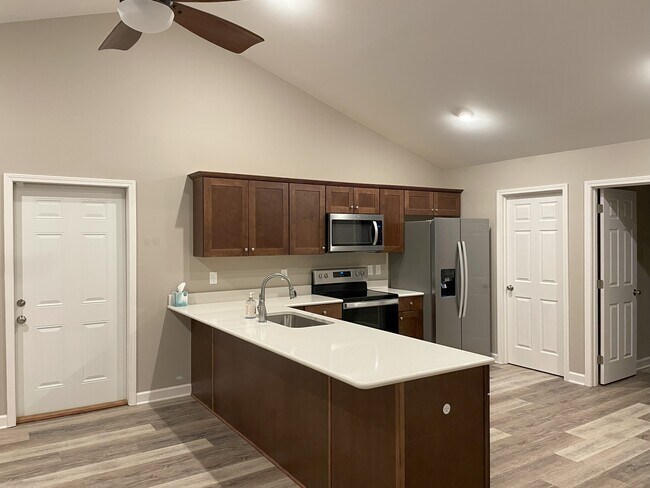 Photo - 505 Townhomes Pl