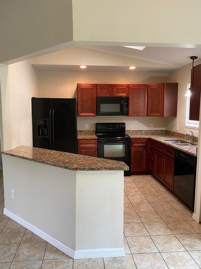 Photo - 481 Harrington St SW