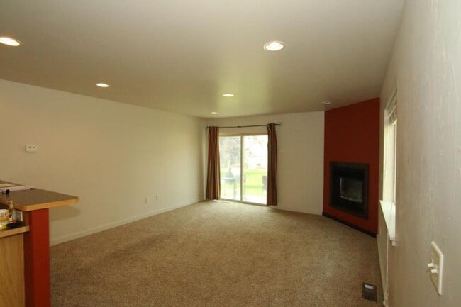 Photo - 935 Forest Glen Dr Unit D