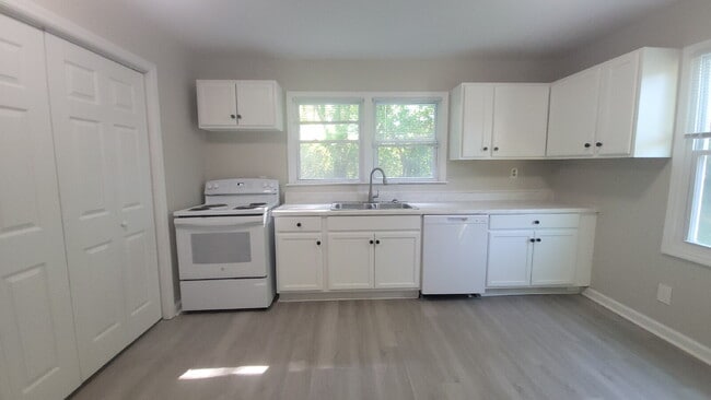 Photo - "2-Bedroom Retreat with Cozy Comfort in Huntsville!"