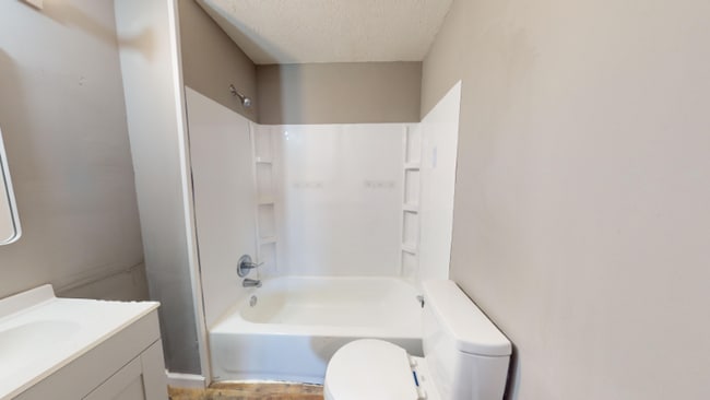 Photo - 3749 S Washington St Unidad Apartment 5