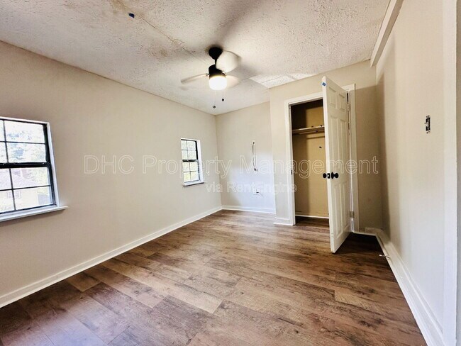 Photo - 2207 Bell St Unidad B