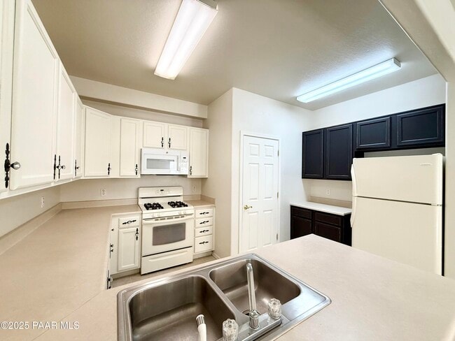 Photo - 1131 Hughes St