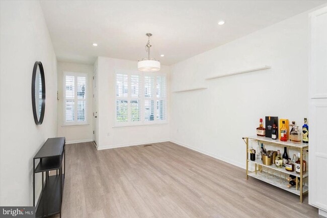 Photo - 3327 Poplar Pl