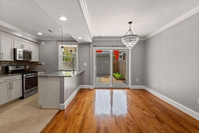 Photo - Available Now! 5 Minute Walk From Nats Par...