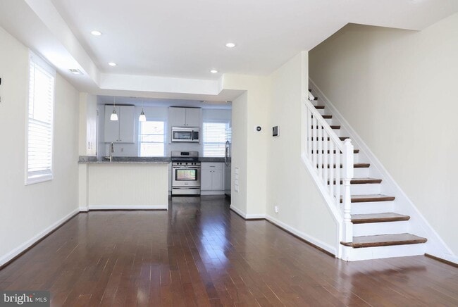 Photo - 912 52nd St NE
