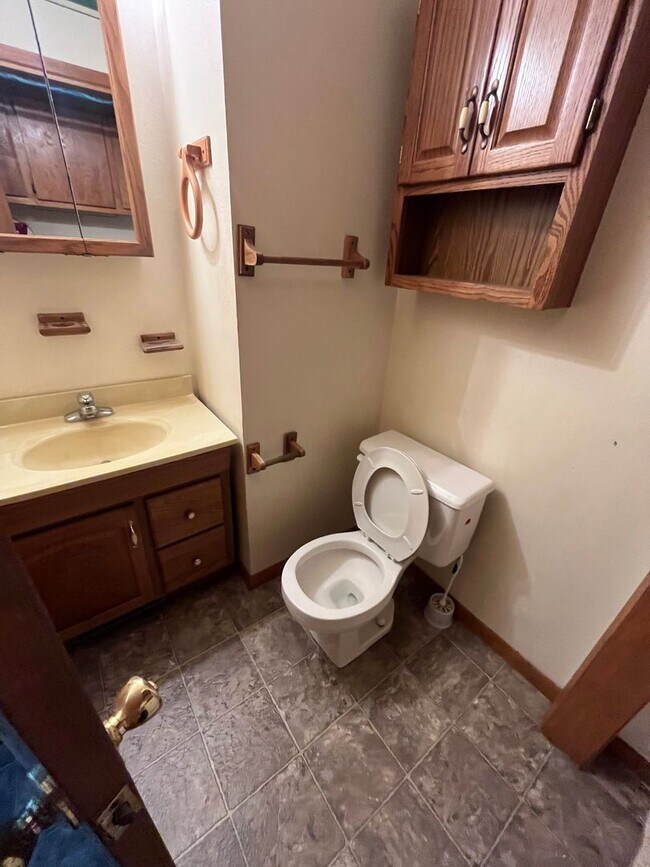 Photo - 2 bedroom 1.5 Bathroom House!