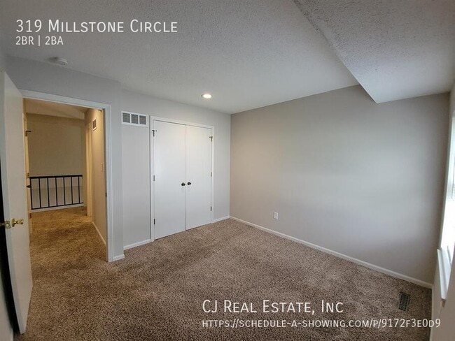Photo - 319 NW Millstone Cir