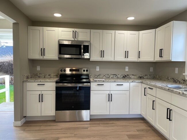 Photo - Newly Remodeled 2 Bedroom 1 Bathroom Home***A MUST SEE HOME***