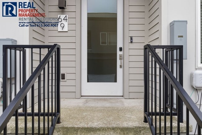 Photo - Lovely 2BR/1.5BA end unit townhome 5 mins from Downtown Nashville with washer/dryer included!