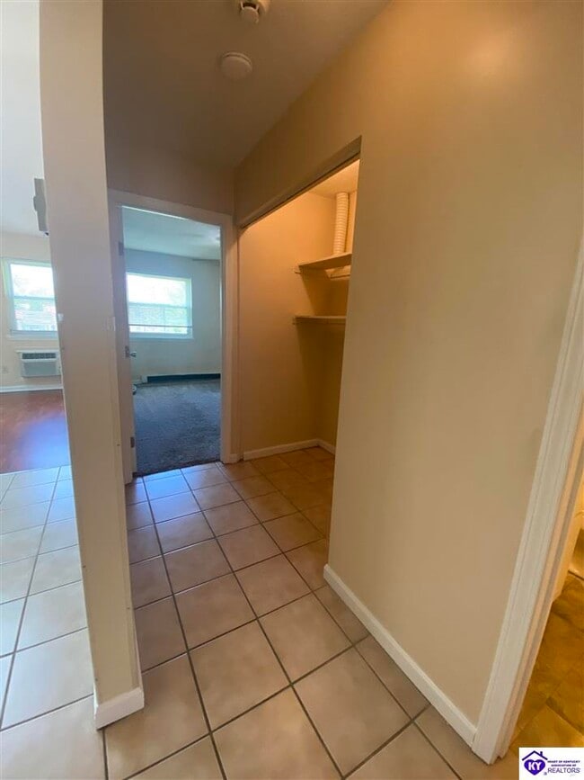 Photo - 501 Independence Ct