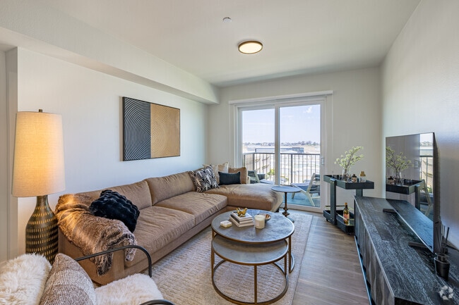 2BR, 2BA - 1,039SF - Living Room