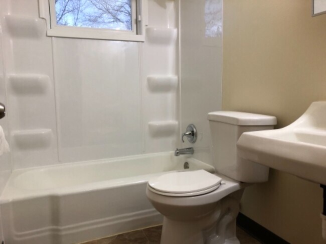 Photo - 2106 Lake Point Dr