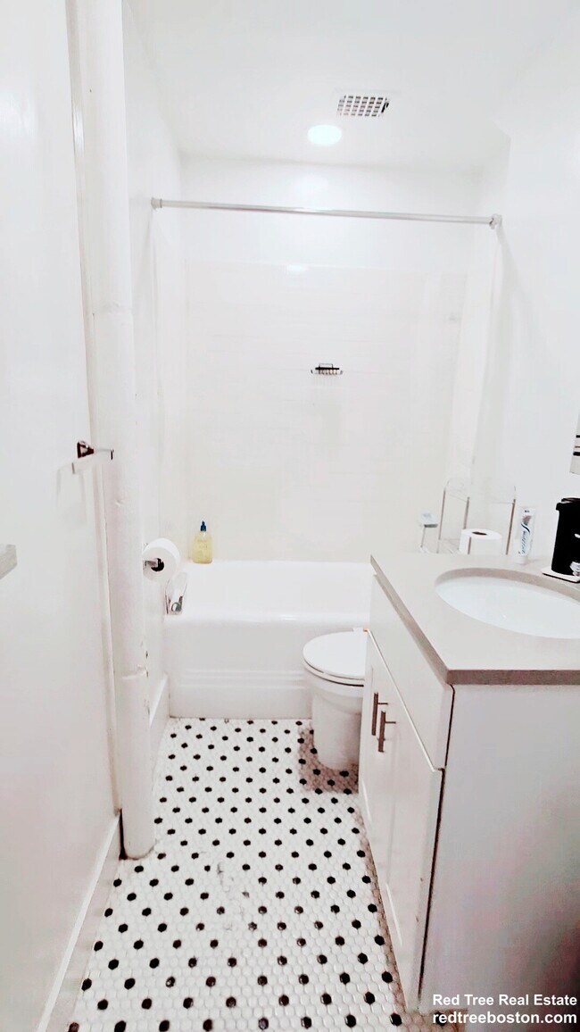 Photo - 2 Joy St Unit 2