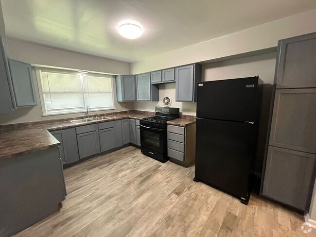 Building Photo - WOW! This is a Home! 3-bedroom, 1-bath hom...