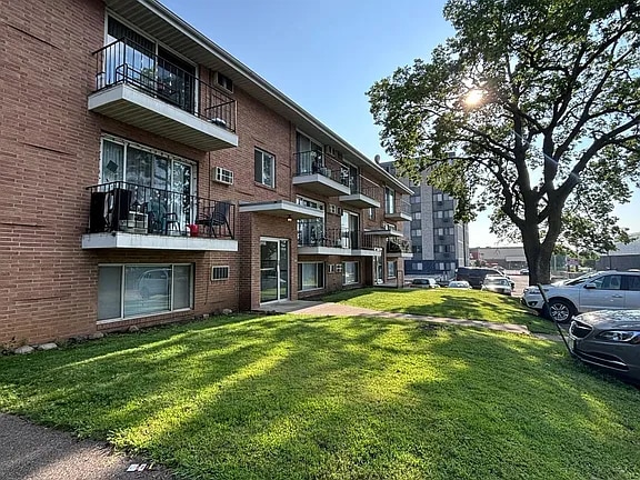 Building Photo - 1321 Division St