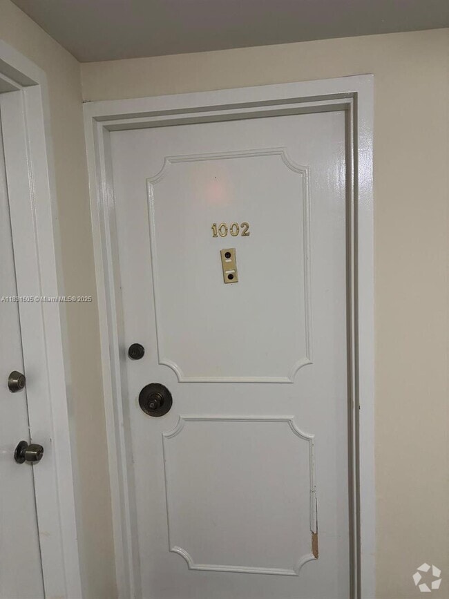 Building Photo - 999 Brickell Bay Dr Unit 1002 Rental