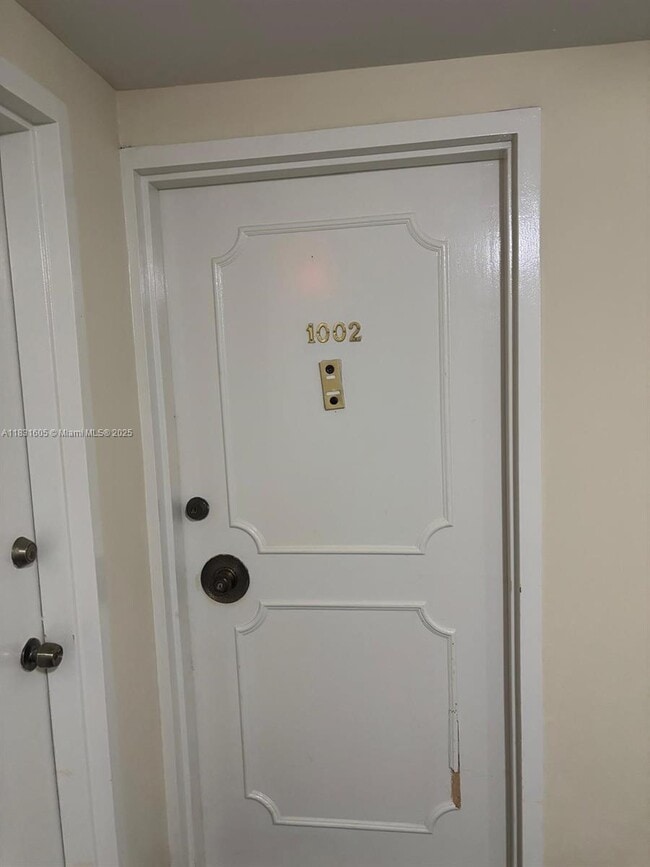 Building Photo - 999 Brickell Bay Dr Unit 1002 Rental