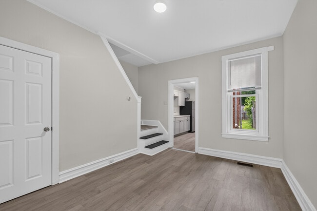 Photo - 109 N Warren St