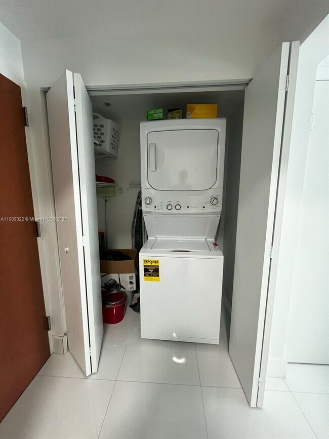 Photo - 31 SE 5th St Unit 1003