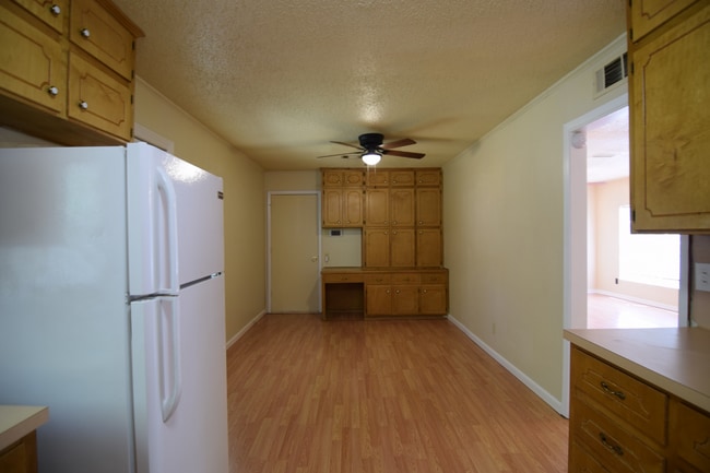 Photo - 705 Crockett Dr