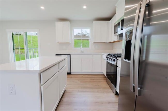Photo - 157 White Oak Dr