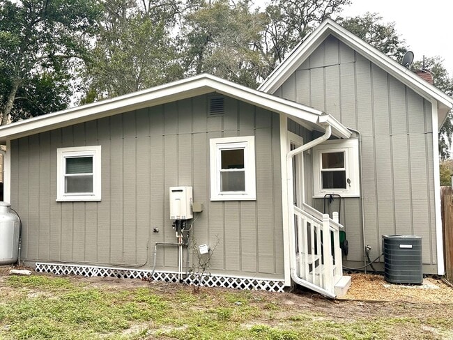 Photo - Fernandina Bungalow! Close to Downtown and the beach!