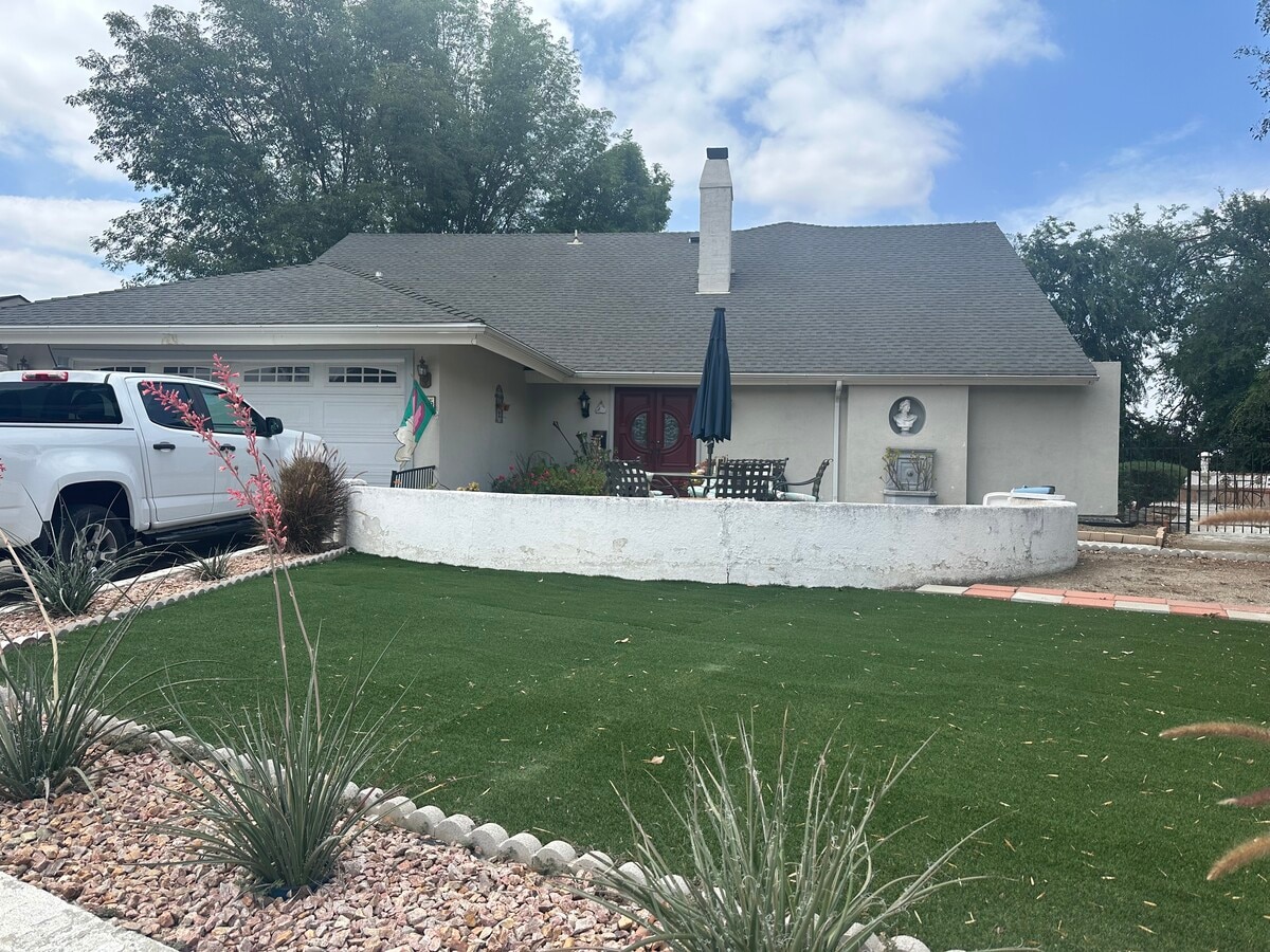 Beautiful and furnished. Community pool - 435 Willapa Ln House