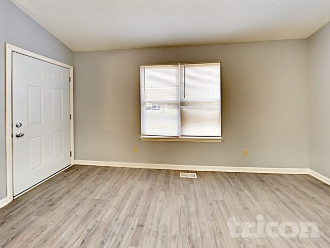 Photo - 305 Trowbridge Rd