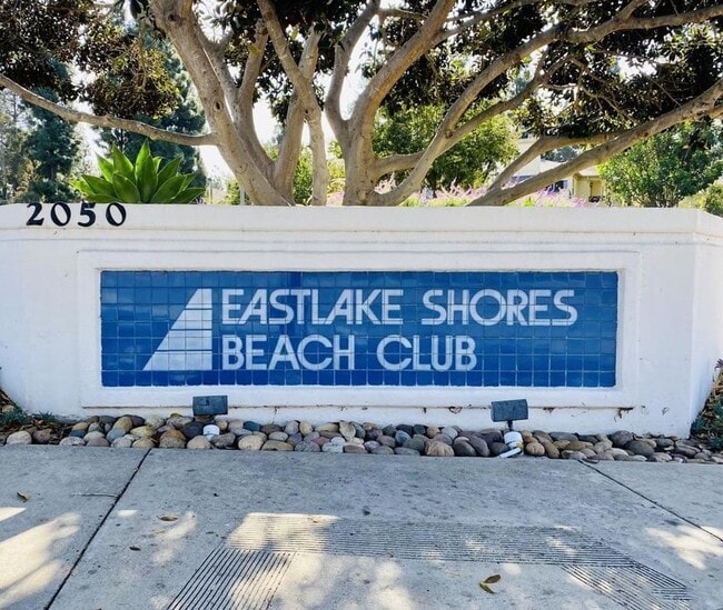 Building Photo - Beautiful Single-Level Condo in Eastlake Shores – Available Now! Unit 101