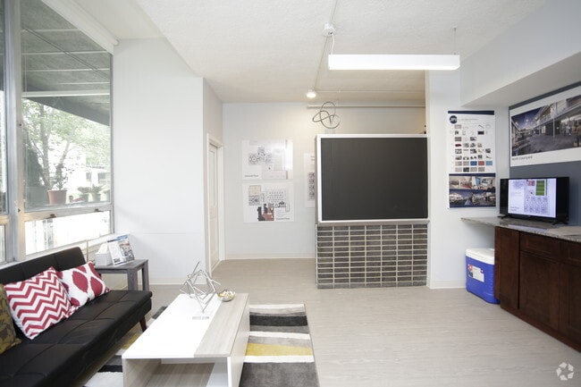 4BR, 1BA - 971 SF - JP II Commons | University Student Suites