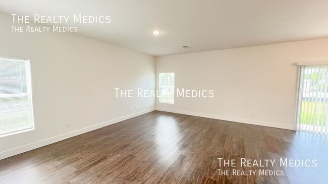 Photo - 905 Toluca St SE