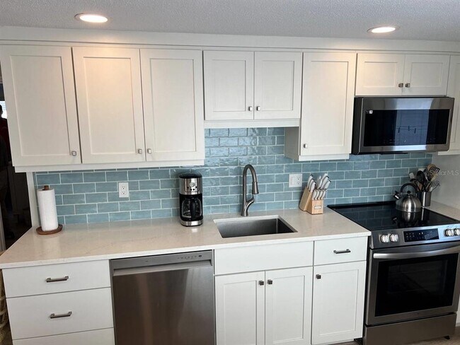 Photo - 6020 Midnight Pass Rd