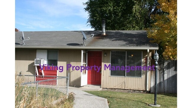 Building Photo - 1830-860 Unit #1