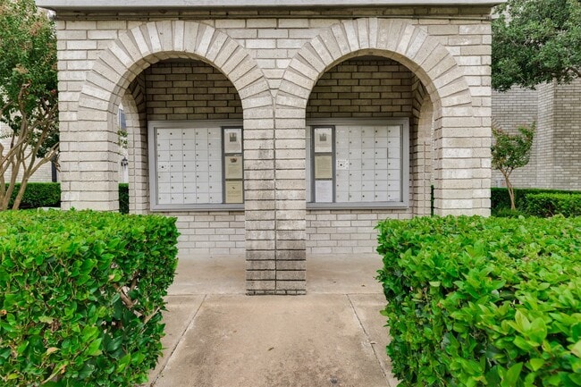 Building Photo - 7326 Regency Square Ct Unit 7326