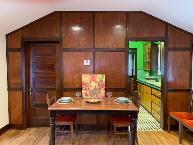 Dining area in living room - 412 Carlisle Blvd NE Casa