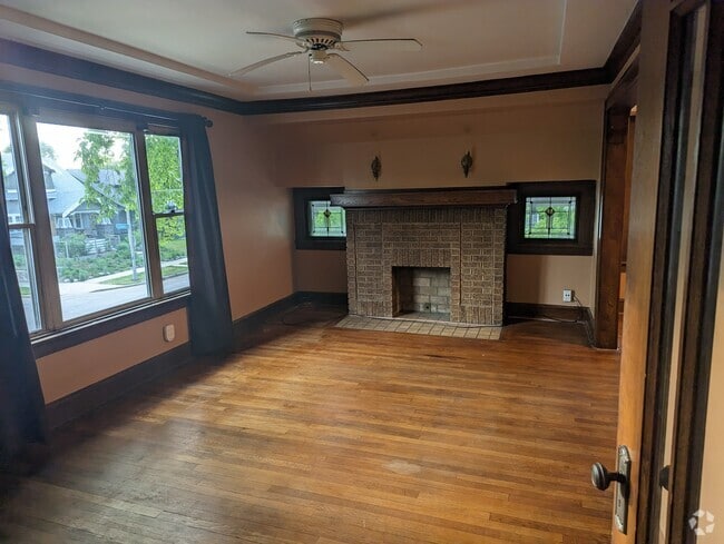 Building Photo - 2976 N Newhall St Unit Duplex upper Rental