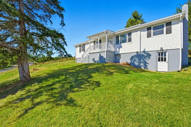 Photo - 3 Bed and 2 Bath Single Family Residence in Settlersway Lane