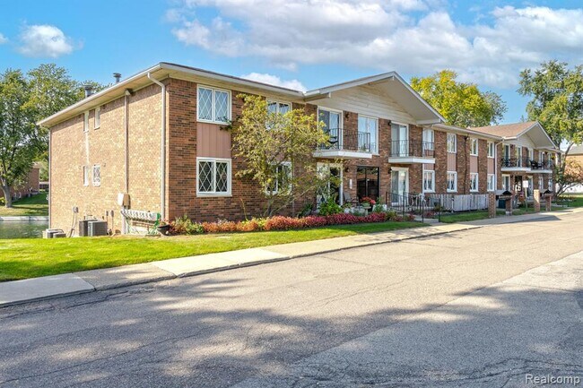 Photo - 54781 Shelby Rd Unit 80